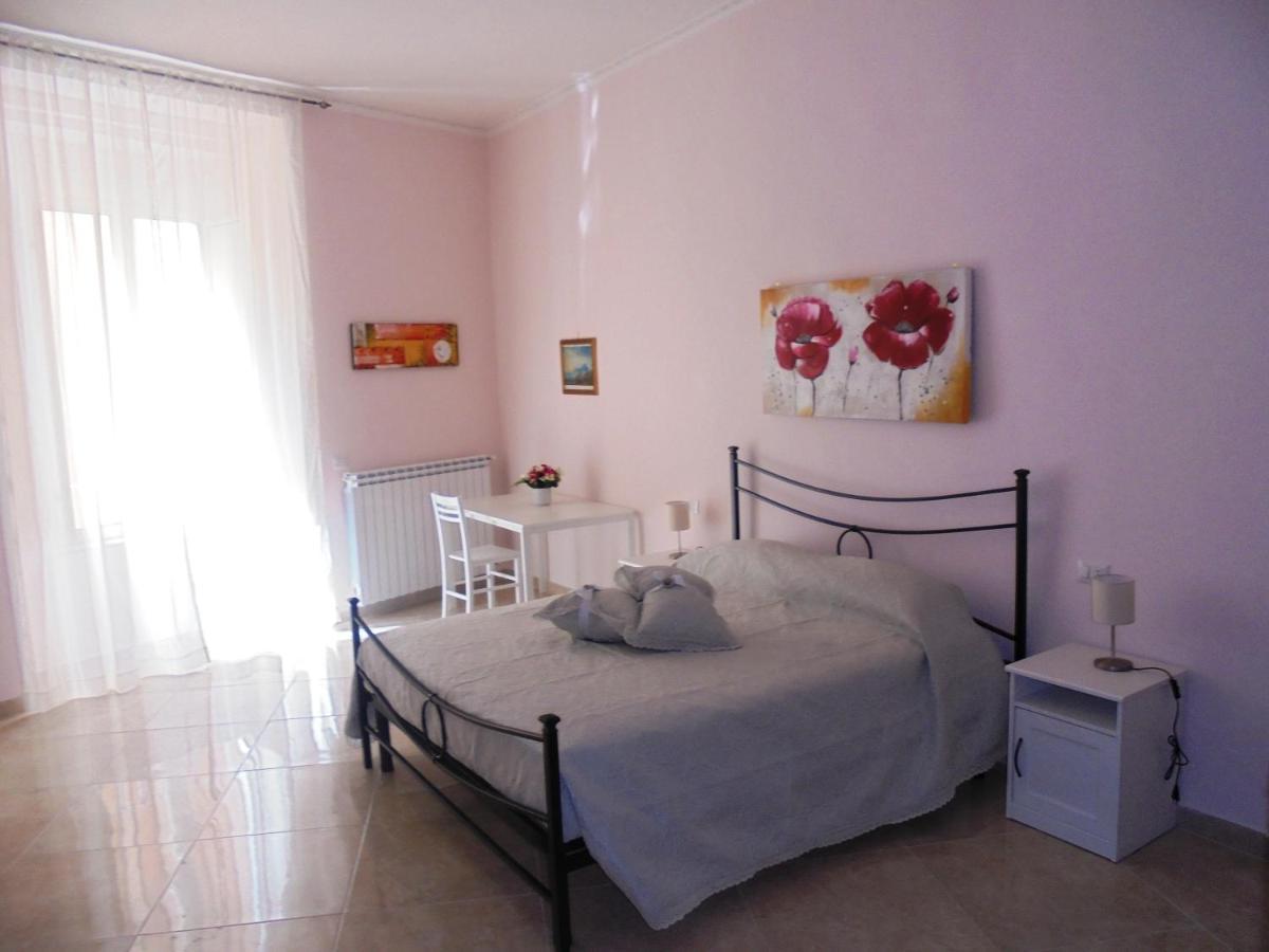 Bed and Breakfast Domusrealstella Napoli Esterno foto