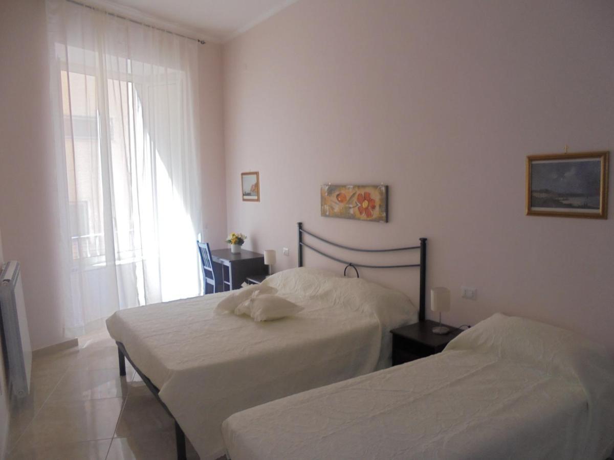 Bed and Breakfast Domusrealstella Napoli Esterno foto