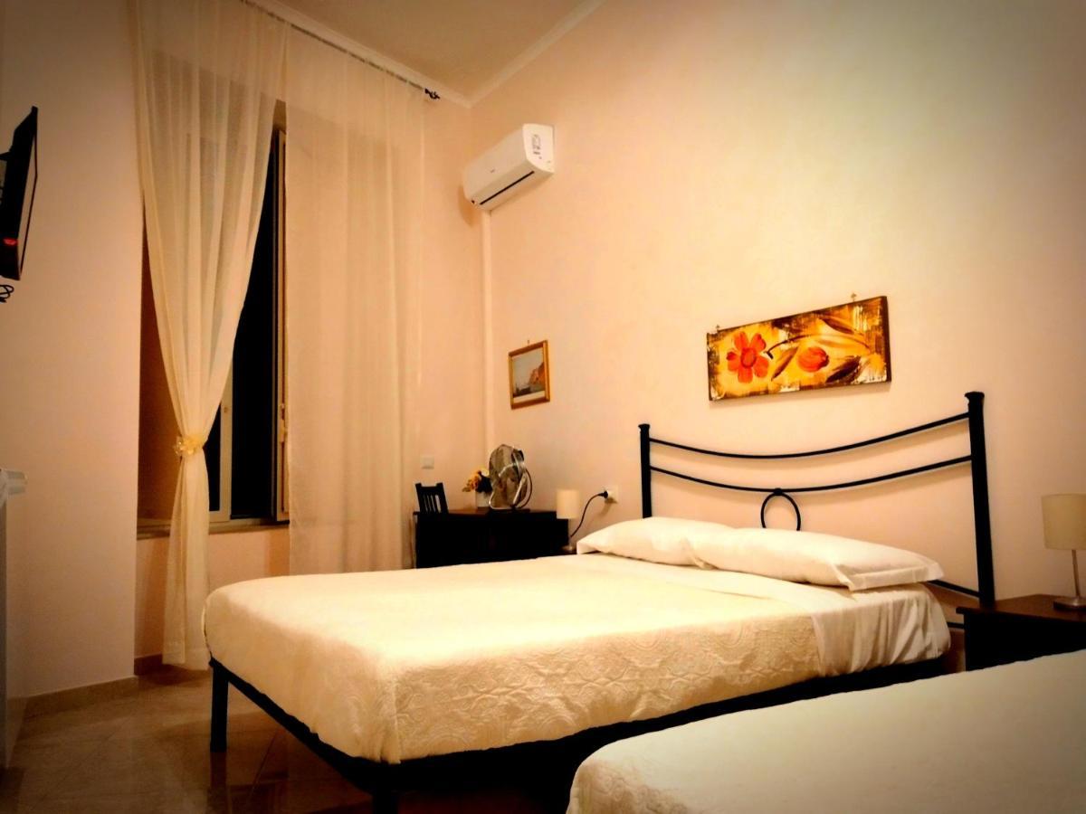 Bed and Breakfast Domusrealstella Napoli Esterno foto